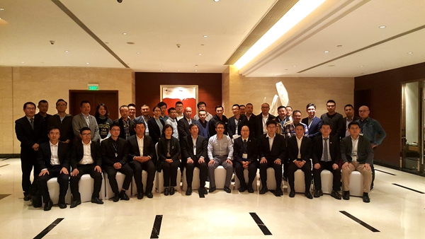 ��һ���й�����ͷе�ˣ�AGV����ҵͬ�˳�Ա�����Է���Ϻ�Ӱ����