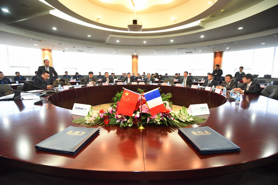 ���׹ٷ�-�������������·����е����ʩ�͵µ���ǩ����ȫս������Э��